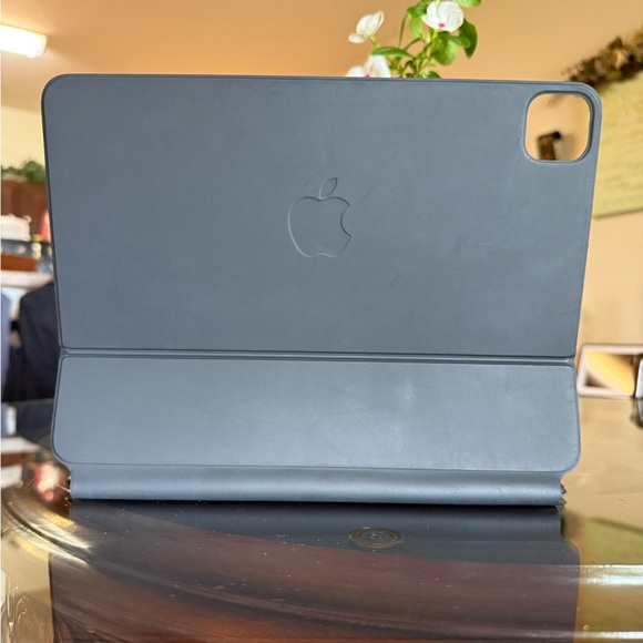 Apple iPad Pro 11in Magic Keyboard - Dark Gray - Picture 6 of 10